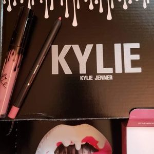 NEW Kylie lip kit strawberry cream